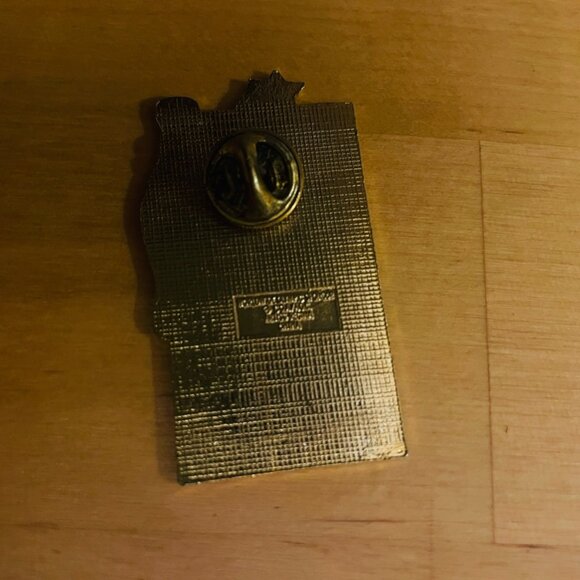 Vintage Olympic Coca Cola Pin in excellent condition- 'Refreshing The Olympic Sp - Picture 2 of 2